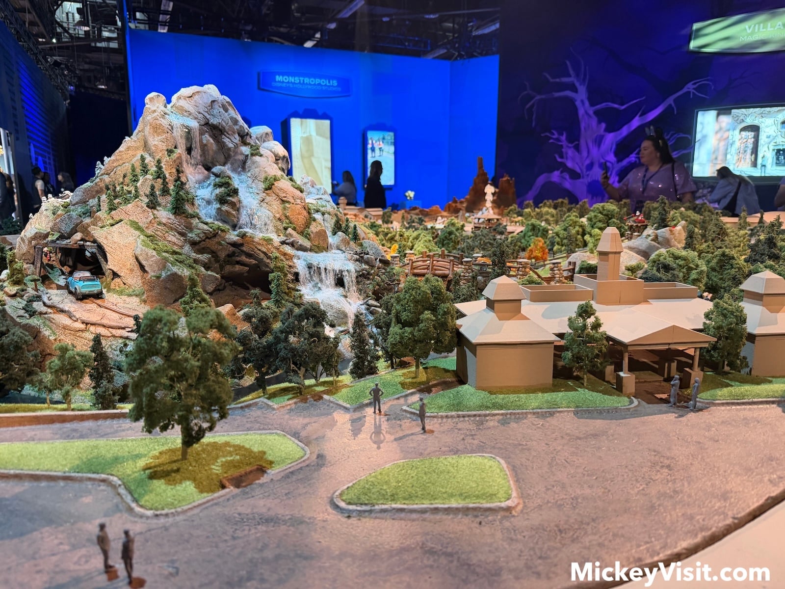 Piston Peak scale model