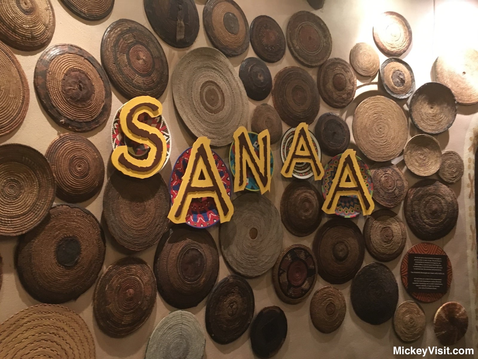 Sanaa host desk