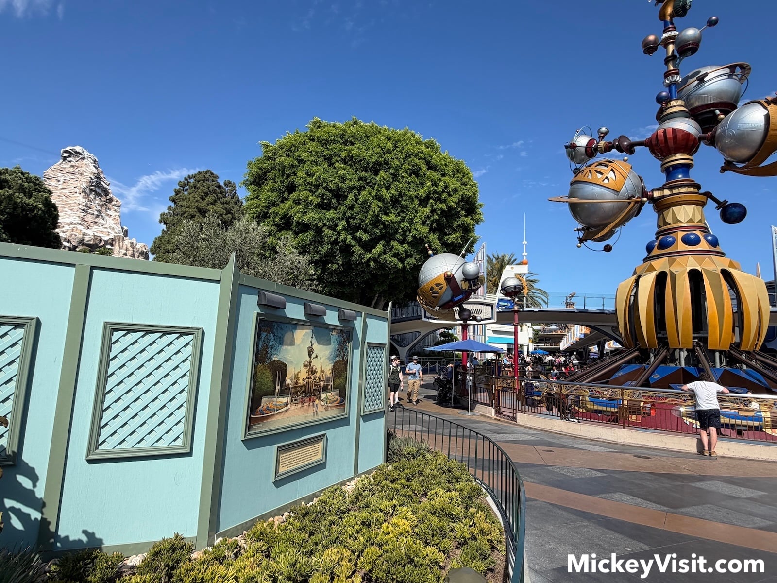 Astro Orbitor ride