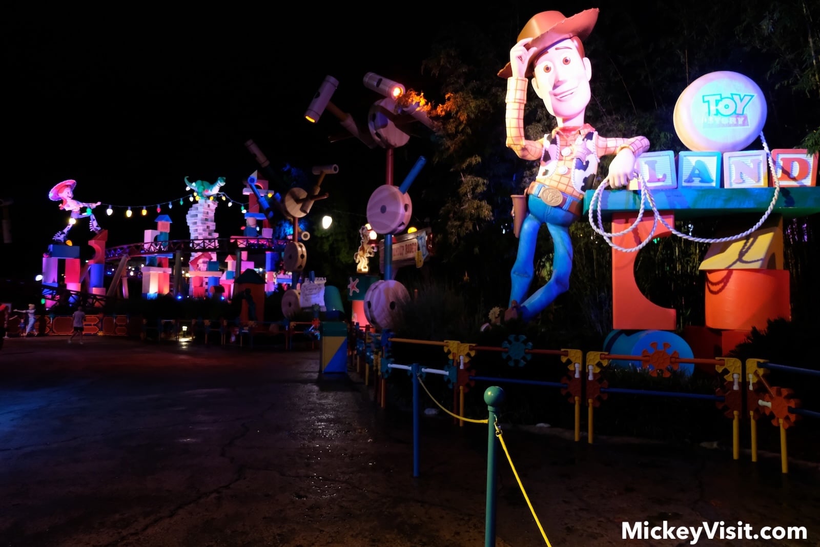 Toy Story Land empty