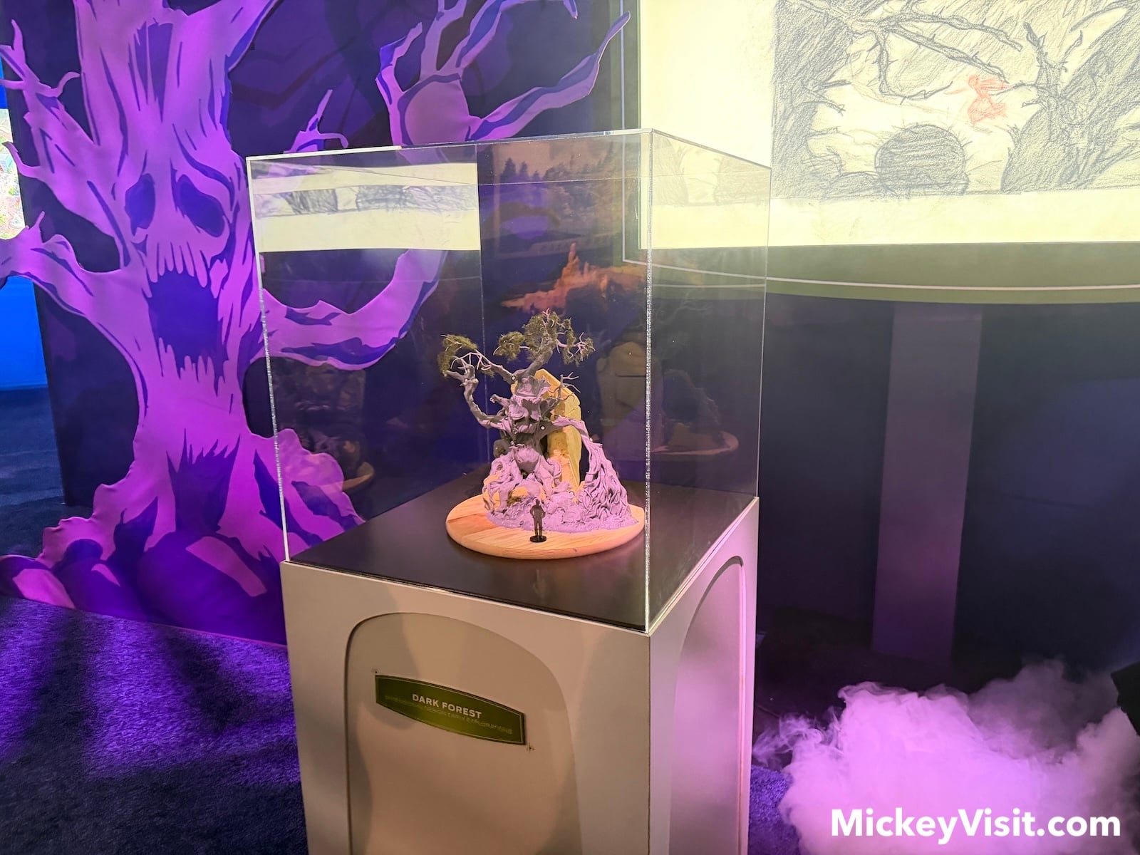 Villains Land tree sculpture