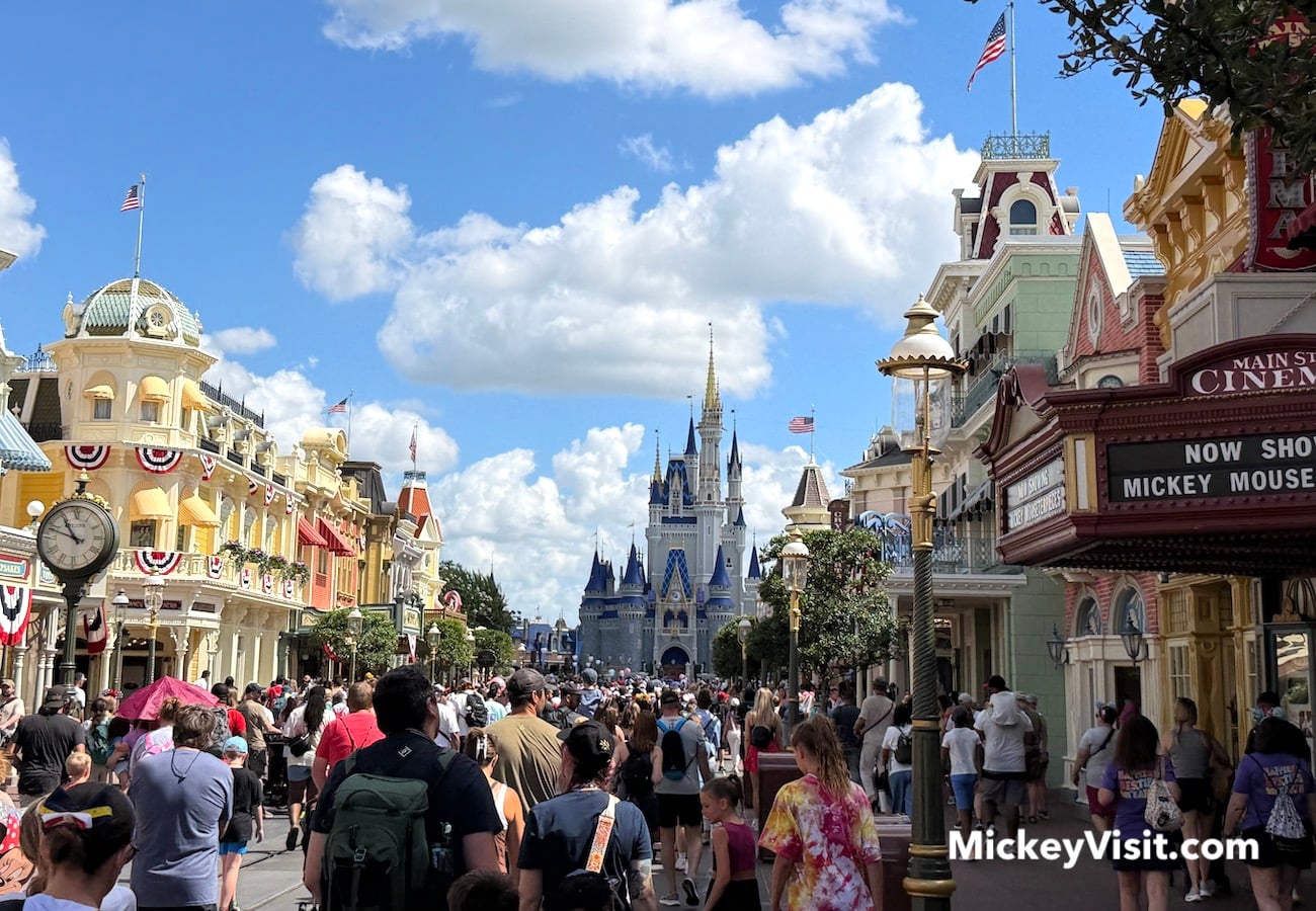 Disney Theme Parks Just Delivered Record Results While Universal Struggled. Here's Why That Happened