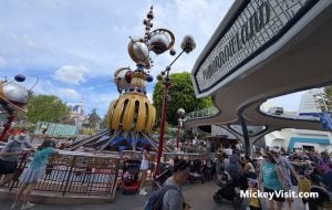 disneyland tomorrowland entrance