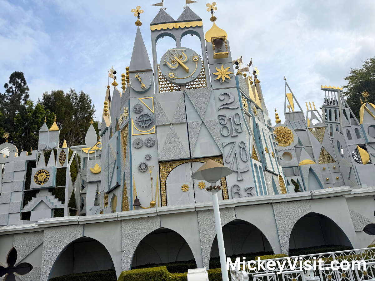 disneyland its a small world