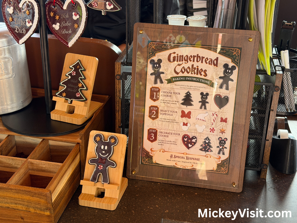 EPCOTGingerbreadOrnament