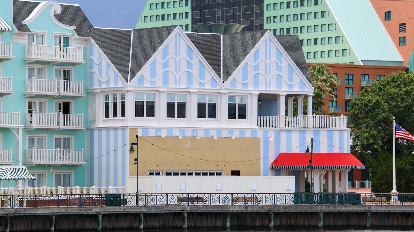 Hurly-Burly exterior construction