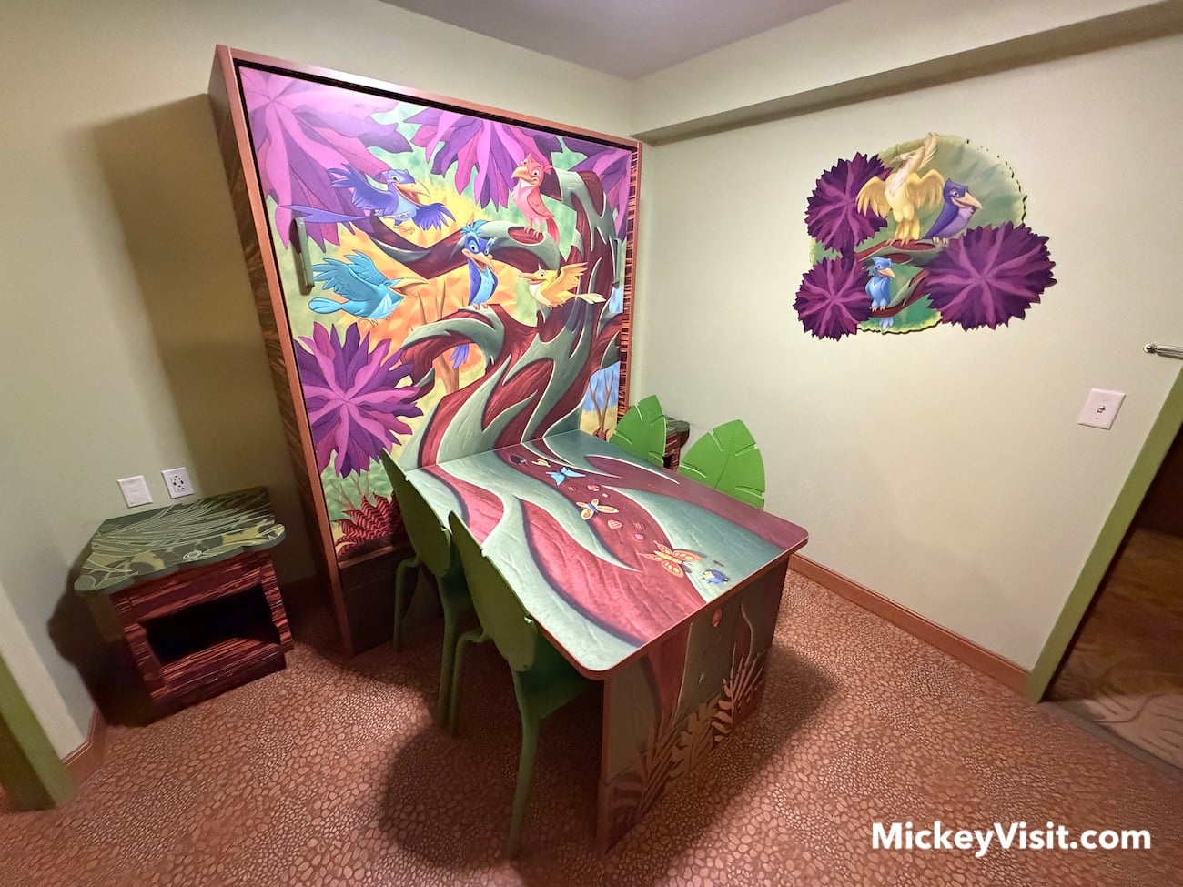 sitting area lion king suite