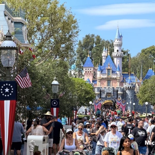 disneyland crowds on main street
