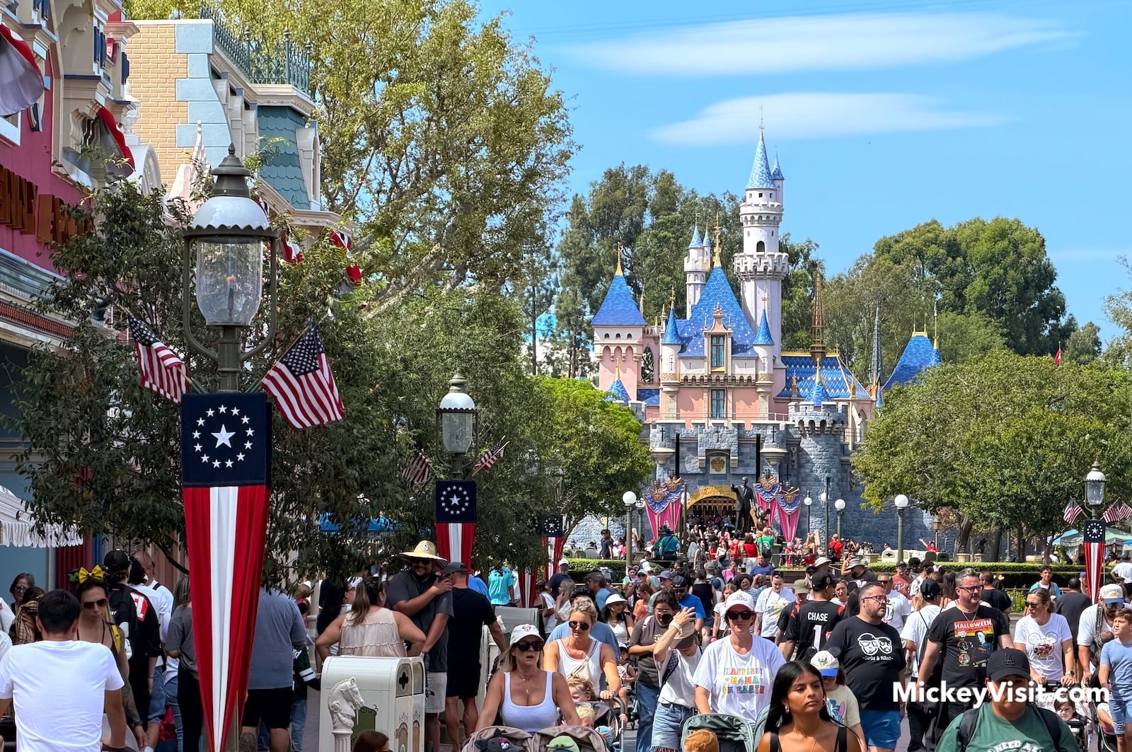 disneyland crowds on main street