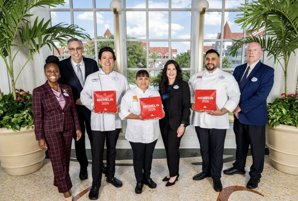 Culinary cast members with MICHELIN Guide award