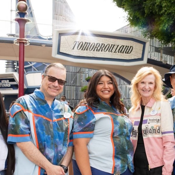 disneyland cast members in tomorrowland